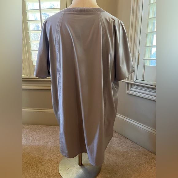 Athleta Short Sleeve Gray Tee, EUC, XL - Picture 3 of 4